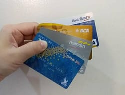 Bank Bakal Blokir Kartu ATM Tanpa Chip Hingga 31 Desember