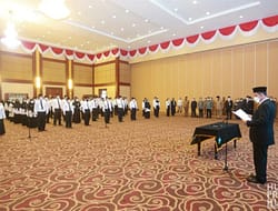 Gubernur Ansar Lantik 135 Kepala Sekolah SMA, SMK dan SLB se-Kepri