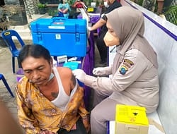 Polsek Medan Tuntungan Vaksinasi 60 Masyarakat di Gereja GBKP RG Benar Meriah