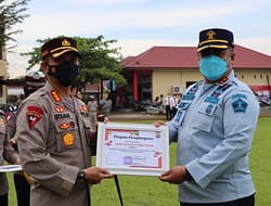 Kalapas Terima Piagam Penghargaan Pelaksanaan Percepatan Vaksinasi Massal Covid-19 oleh Kapolresta Deli Serdang