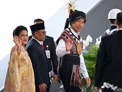 Presiden Jokowi Kenakan Baju Adat Tanimbar Maluku saat Hadiri Sidang Tahunan MPR