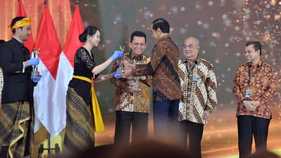 Presiden Jokowi Beri Penghargaan Atas Kontribusi Berbagai Pihak Dalam Penanganan COVID-19